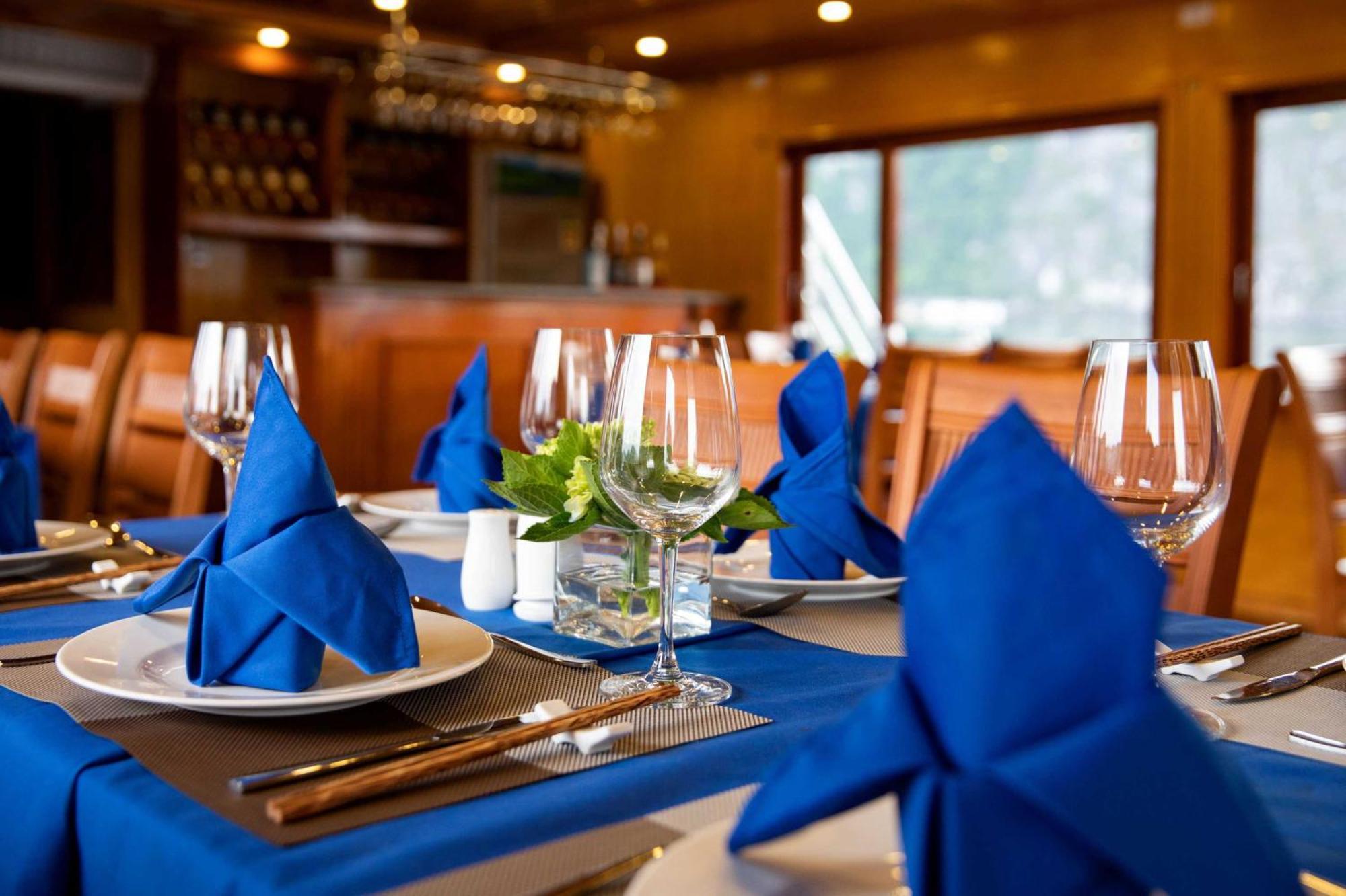 Venezia Boutique Cruises - Catba Island Hotel Chan Chau Exterior photo